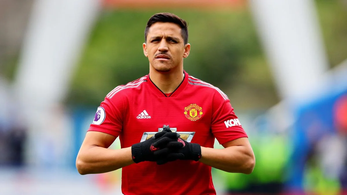 Alexis Sanchez snubs Messi, Ronaldo, names best footballer ever