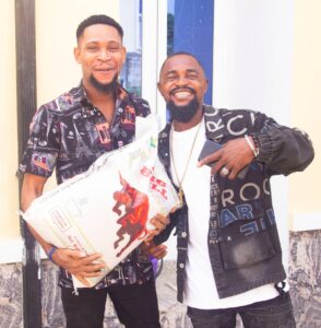 AKWA IBOM: Gov. Umo Eno celebrates Entertainers; gift bags of Rice