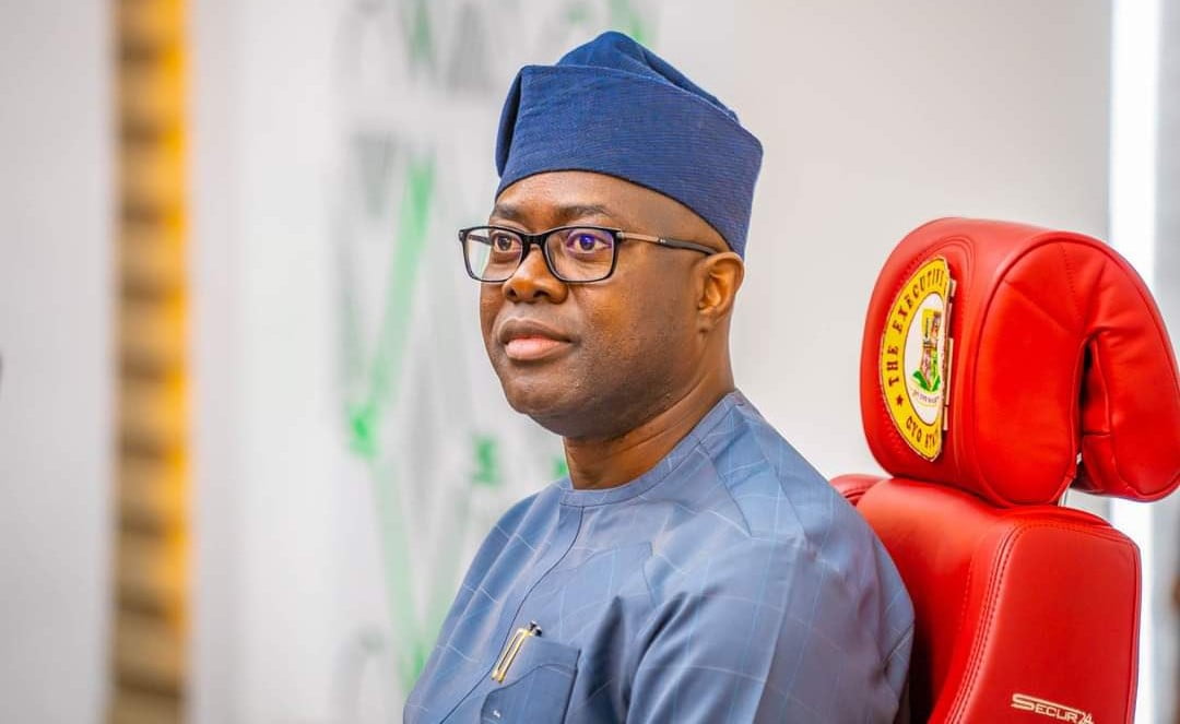 Oyo: Makinde presents staff of office to new Asigangan of Igangan