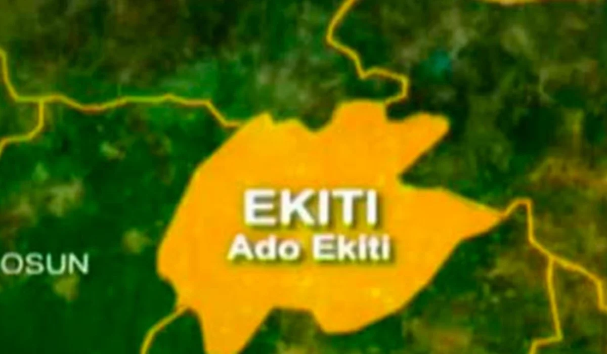 Ekiti: Motorists stranded as poly students, staff barricade highway over bad road