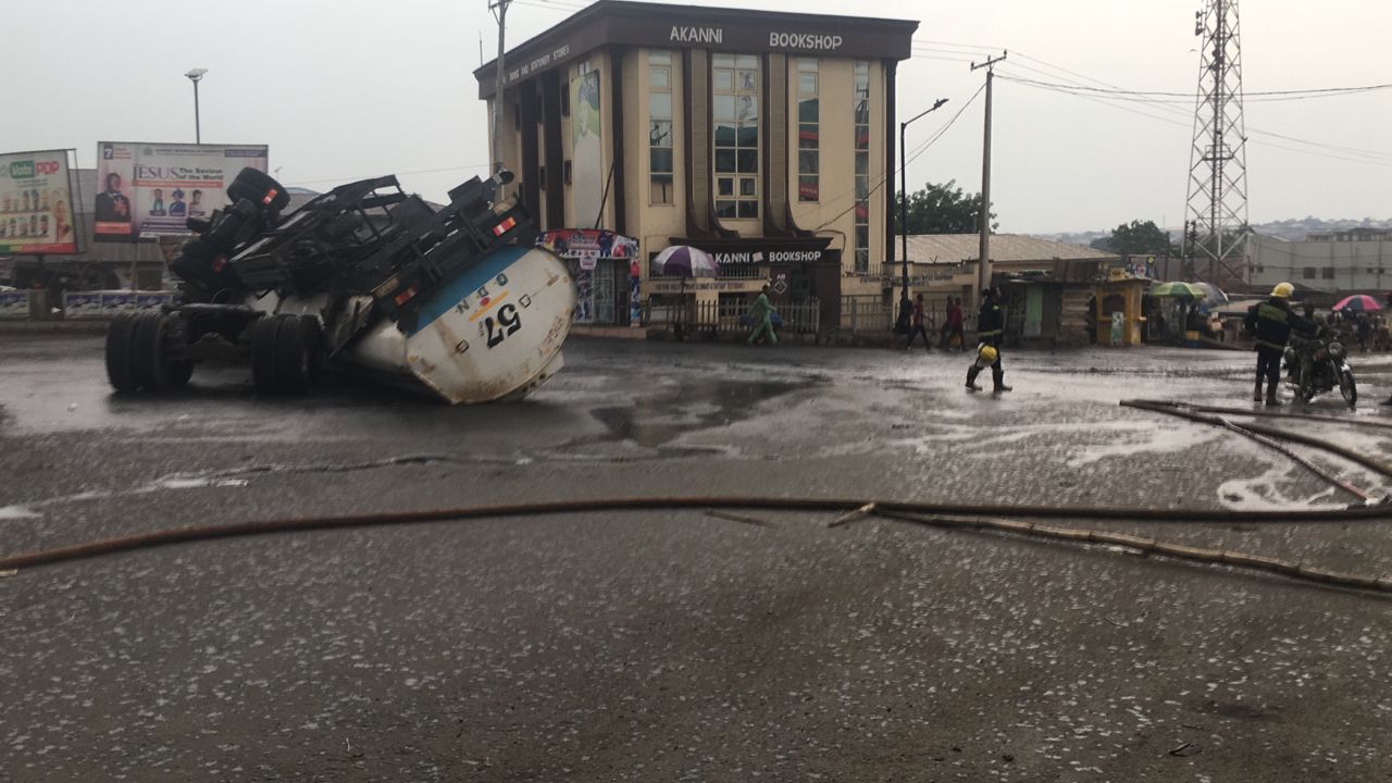 Motor boy crushed, loses leg as another tanker loses control in Ogbomoso