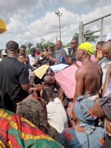 Akwa bom: Community protests, blocks oil firm over alleged Sell off Job slots