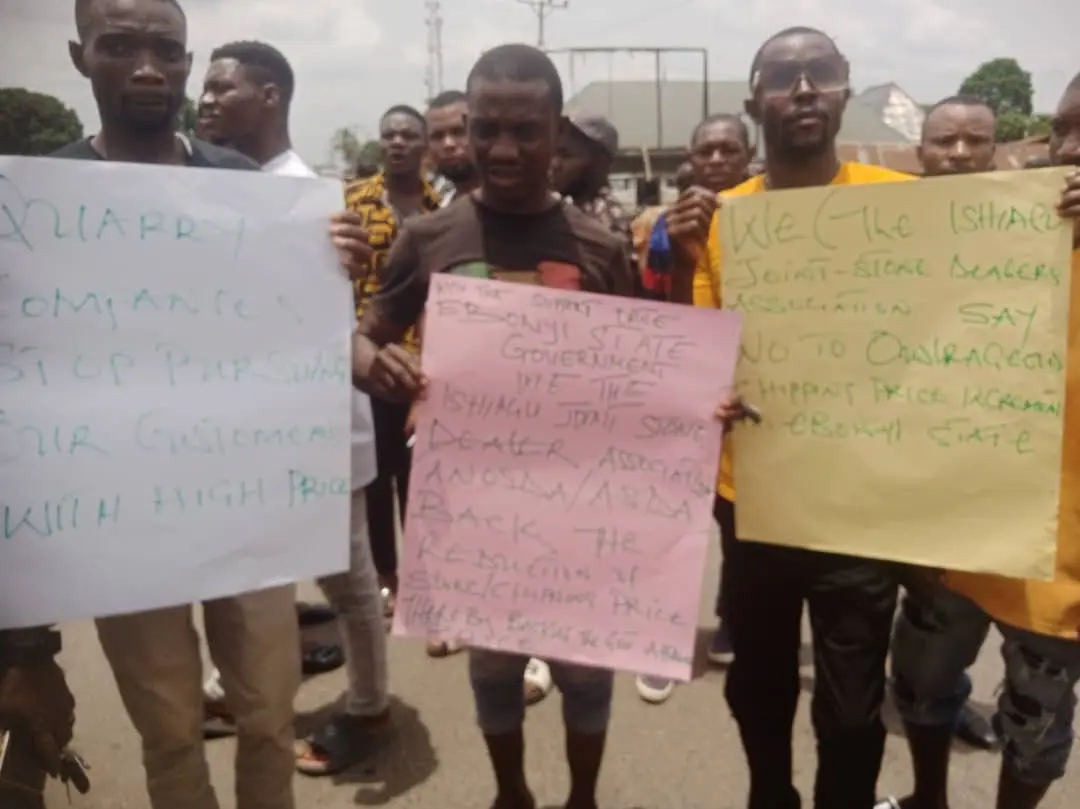 Ebonyi community protests alleged incessant arrest, detention of kinsmen by Umahi’s aide