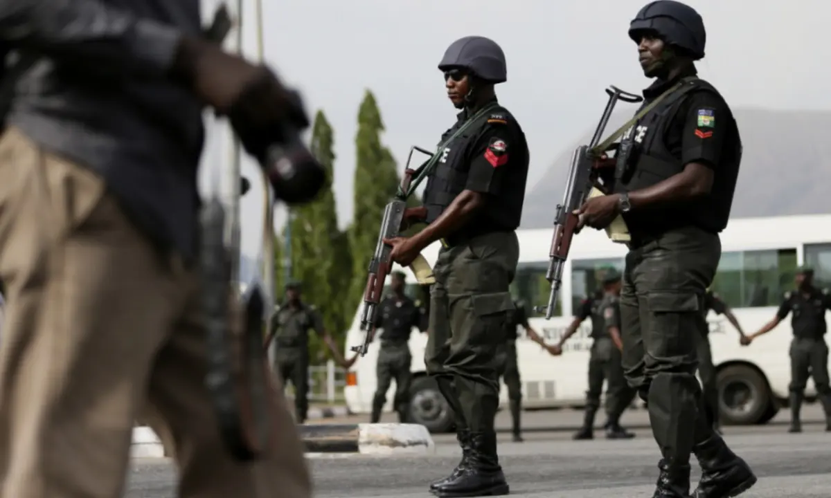 Police block entrance to Plateau Assembly complex