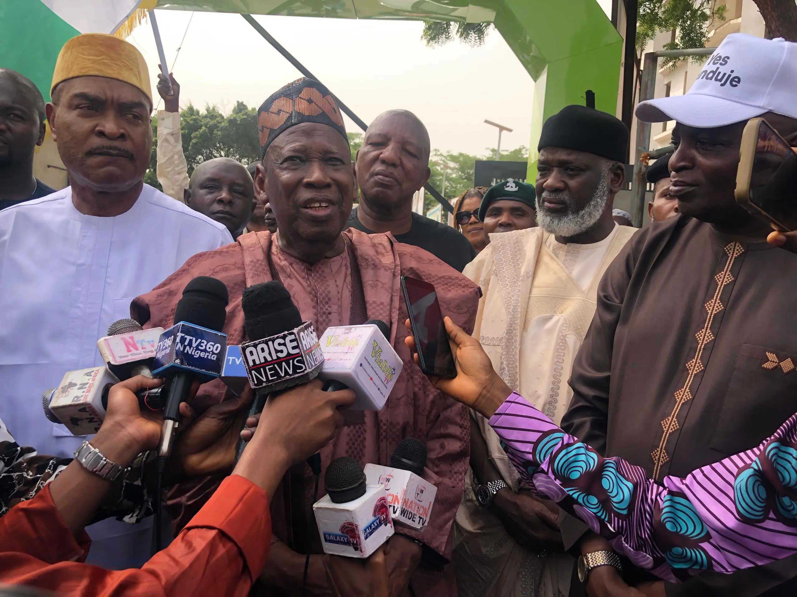 APC youths storm secretariat in Abuja, condemn Ganduje’s suspension [PHOTOS]