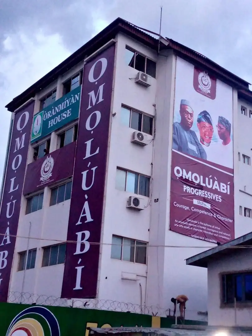 Aregbesola’s campaign office wears new look, APC logos removed