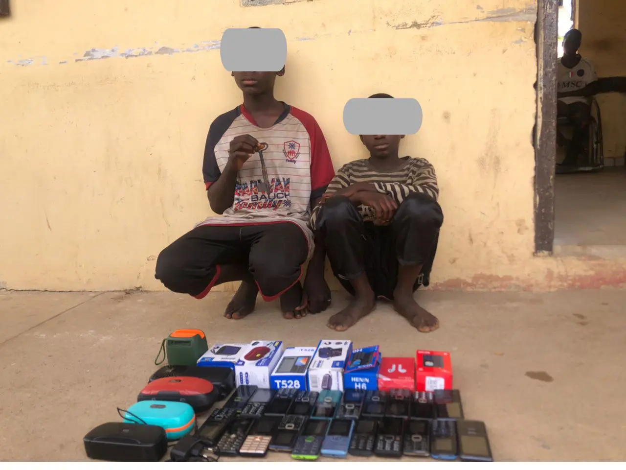 Bauchi Police arrest two JSS 3 students for alleged theft of 100 phones