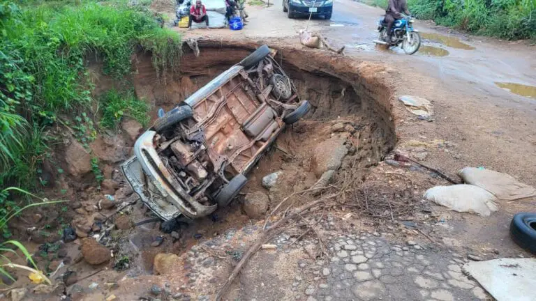 Many injured as bus falls inside collapsed bridge in Ogbomoso [PHOTOS]